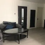 Cosy 3 Bedroom Nec House, Free Wifi, Netflix, Driveway Parking, Sleeps 6, Ideal For Families, Contractors & Corporates, Renovated To High Standard!
