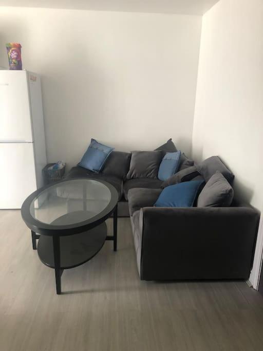 Cosy 3 Bedroom Nec House, Free Wifi, Netflix, Driveway Parking, Sleeps 6, Ideal For Families, Contractors & Corporates, Renovated To High Standard! Birmingham